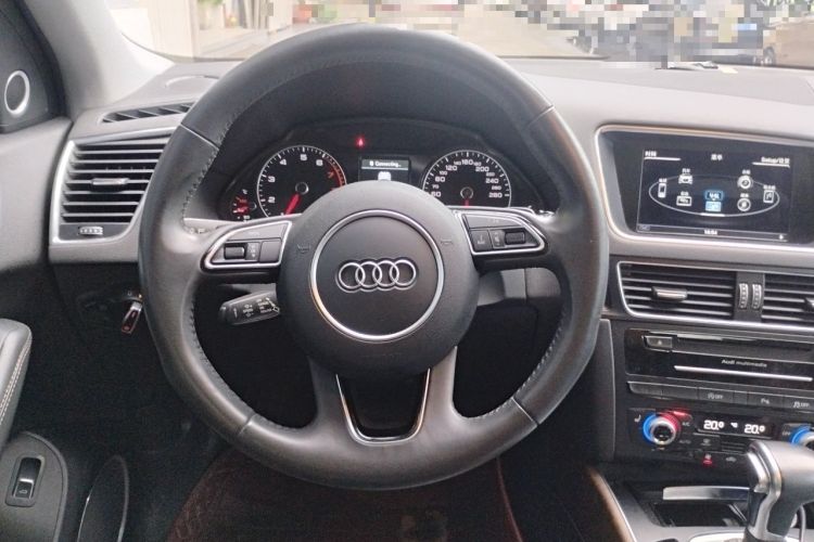 Used Audi Q5 2017 Plus 40 TFSI Comfort Model Steering Wheel