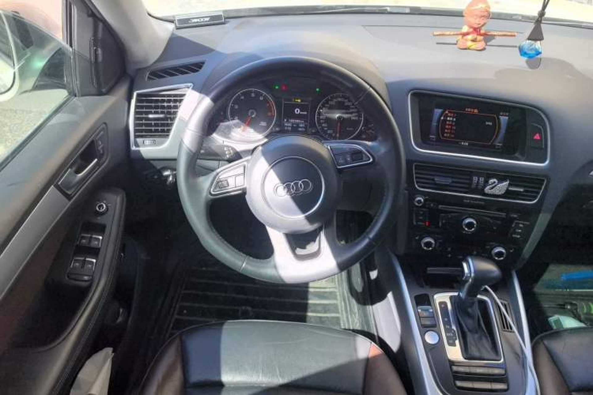 Used Audi Q5 2017 Plus 40 TFSI Technology Model Steering Wheel