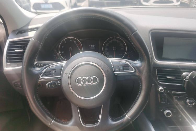 Used Audi Q5 2017 Plus 40 TFSI Technology Model Steering Wheel