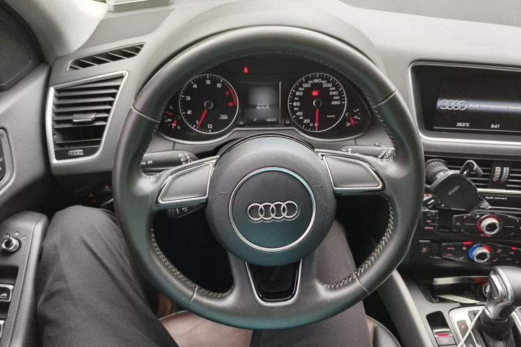 Used Audi Q5 2017 Plus 40 TFSI Ambition Model Steering Wheel