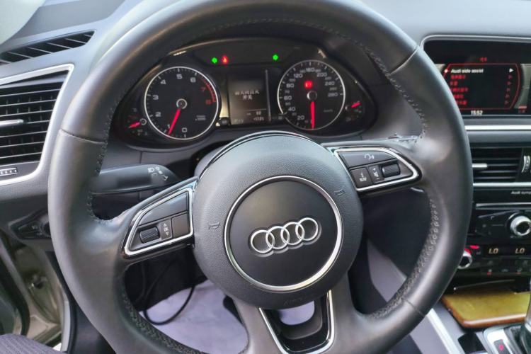 Used Audi Q5 2017 Plus 40 TFSI Technology Model Steering Wheel