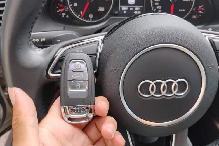 Used Audi Q5 2017 Plus 40 TFSI Comfort Model Vehicle Key