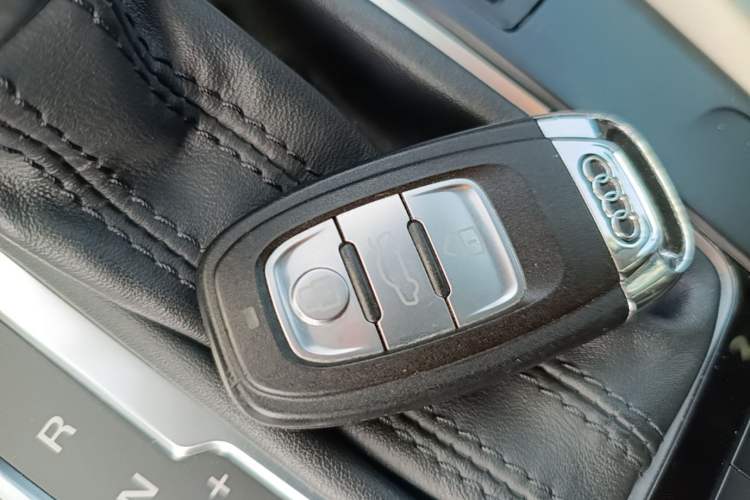 Used Audi Q5 2017 40 TFSI Ambition Edition Vehicle Key