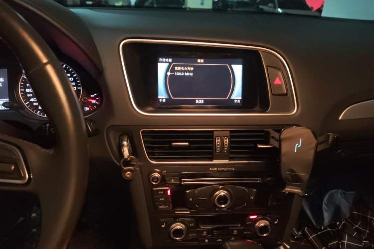Used Audi Q5 2018 Collector's Edition 40 TFSI Technology Model Audio And AC Panel