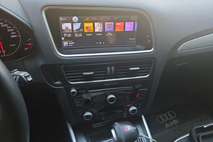 Used Audi Q5 2018 Collector's Edition 40 TFSI Technology Model Audio And AC Panel