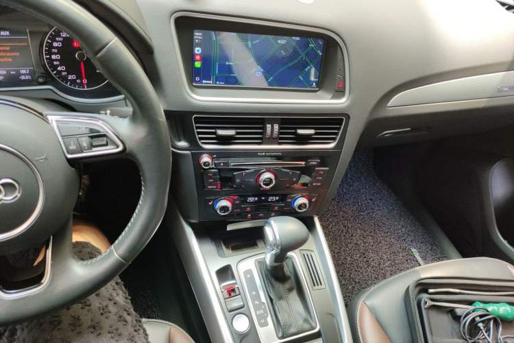 Used Audi Q5 2018 Collector's Edition 40 TFSI Technology Model Audio And AC Panel