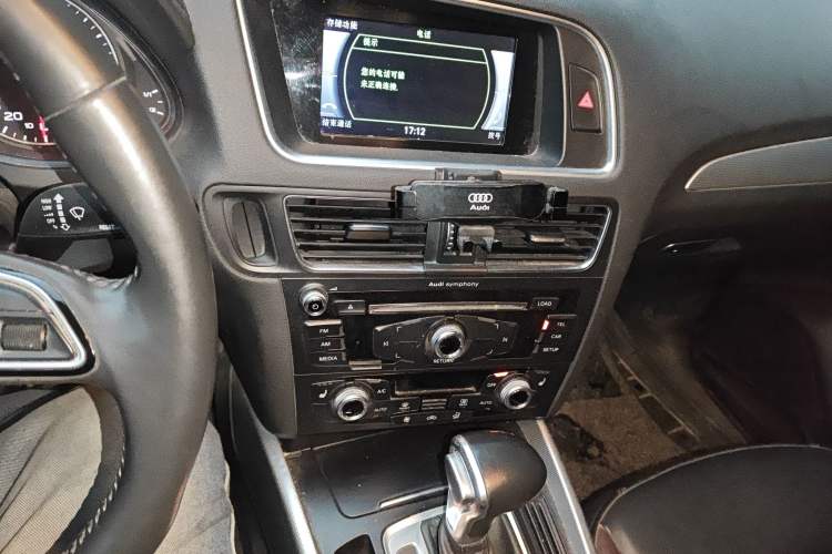 Used Audi Q5 2018 Collector's Edition 40 TFSI Technology Model Audio And AC Panel
