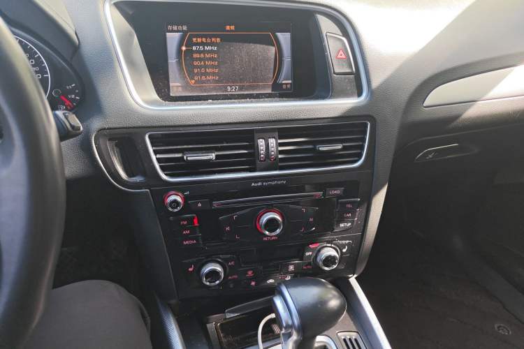 Used Audi Q5 2018 Collector's Edition 40 TFSI Technology Model Audio And AC Panel