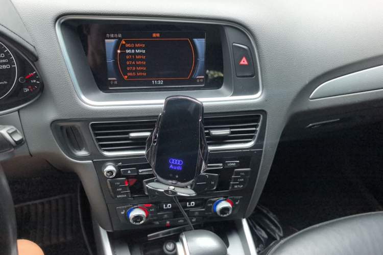 Used Audi Q5 2018 Collector's Edition 40 TFSI Technology Model Audio And AC Panel
