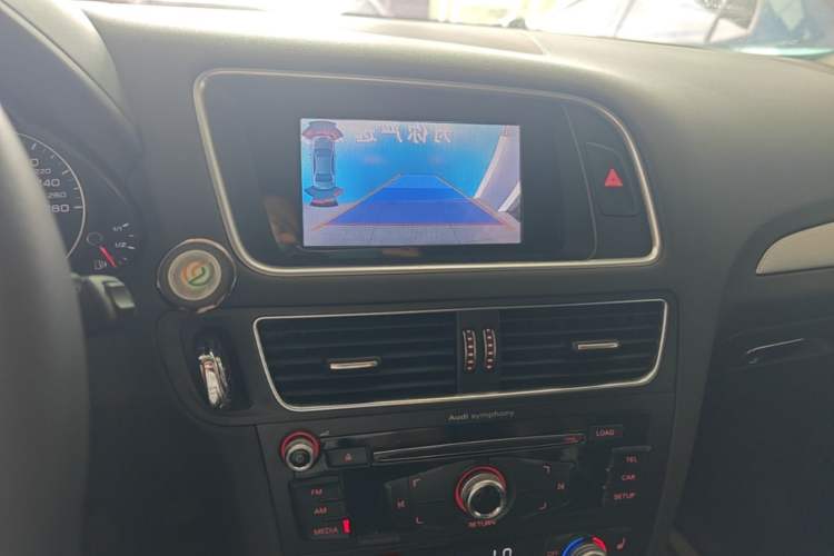 Used Audi Q5 2018 Collector's Edition 40 TFSI Technology Model Audio And AC Panel