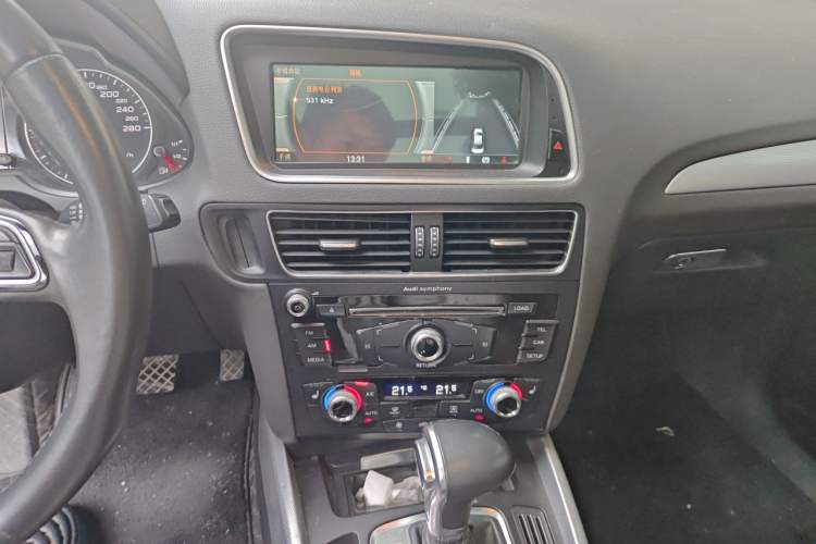Used Audi Q5 2018 Collector's Edition 40 TFSI Technology Model Audio And AC Panel