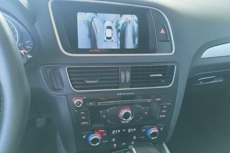 Used Audi Q5 2018 Collector's Edition 40 TFSI Technology Model Audio And AC Panel