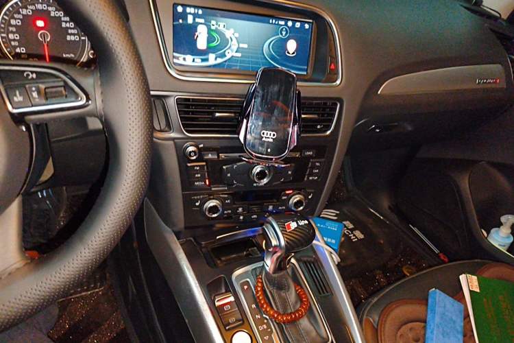 Used Audi Q5 2018 Collector's Edition 40 TFSI Ambition Model Audio And AC Panel