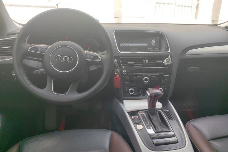 Used Audi Q5 2018 Collector's Edition 40 TFSI Technology Model Center Console