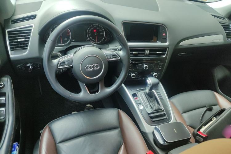 Used Audi Q5 2018 Collector's Edition 40 TFSI Technology Model Center Console