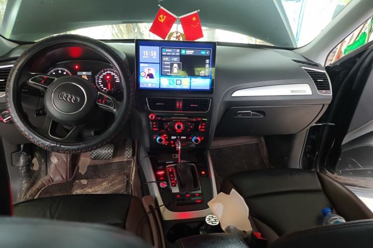 Used Audi Q5 2018 Collector's Edition 40 TFSI Ambition Model Center Console
