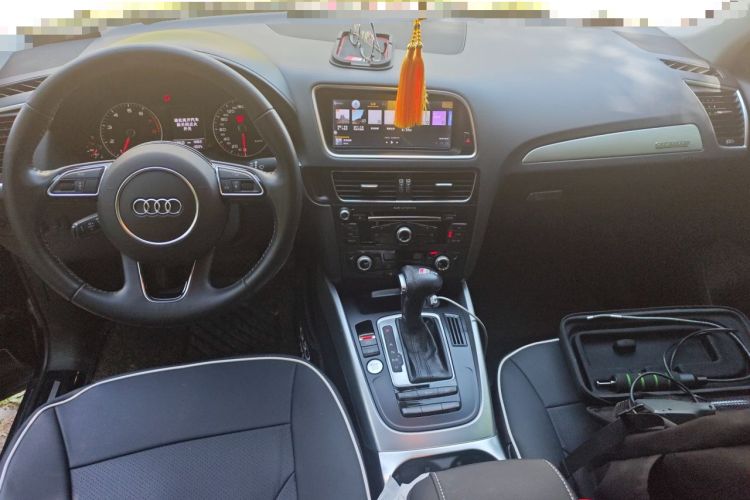 Used Audi Q5 2018 Collector's Edition 40 TFSI Technology Model Center Console