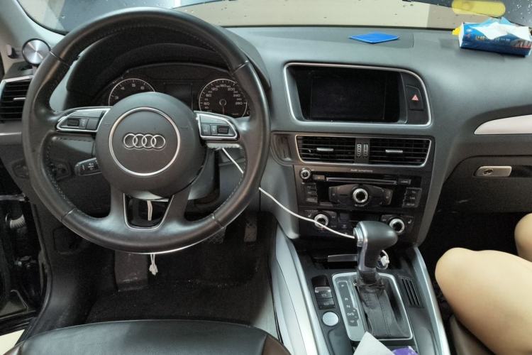 Used Audi Q5 2018 Collector's Edition 40 TFSI Technology Model Center Console