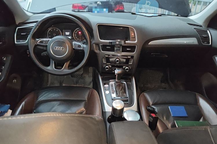 Used Audi Q5 2018 Collector's Edition 40 TFSI Technology Model Center Console