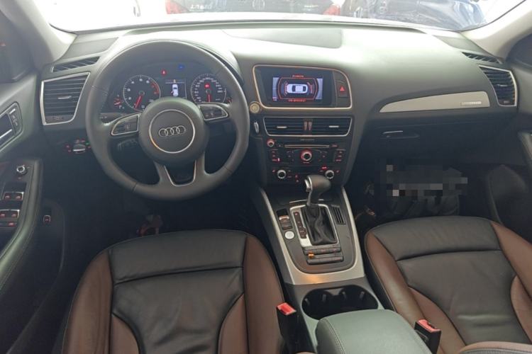 Used Audi Q5 2018 Collector's Edition 40 TFSI Technology Model Center Console