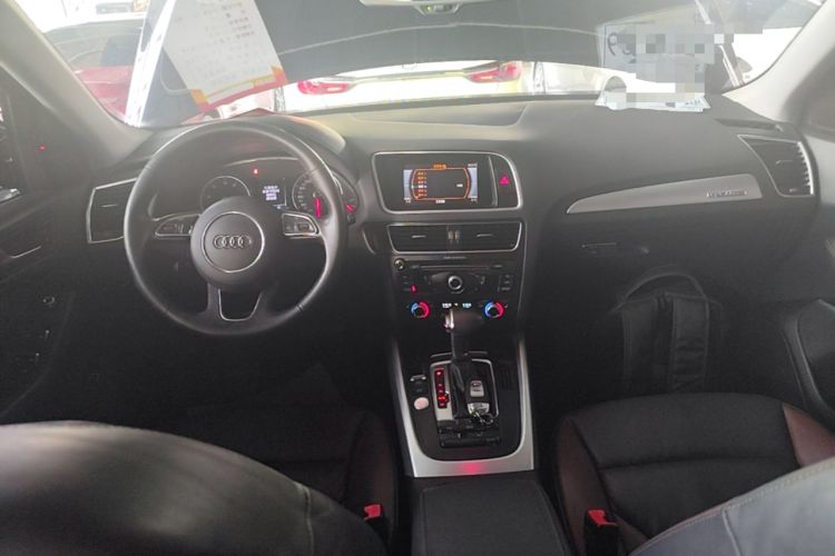 Used Audi Q5 2018 Collector's Edition 40 TFSI Technology Model Center Console