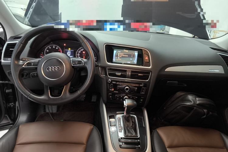 Used Audi Q5 2018 Collector's Edition 40 TFSI Ambition Model Center Console