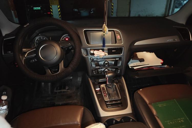 Used Audi Q5 2018 Collector's Edition 40 TFSI Ambition Model Center Console