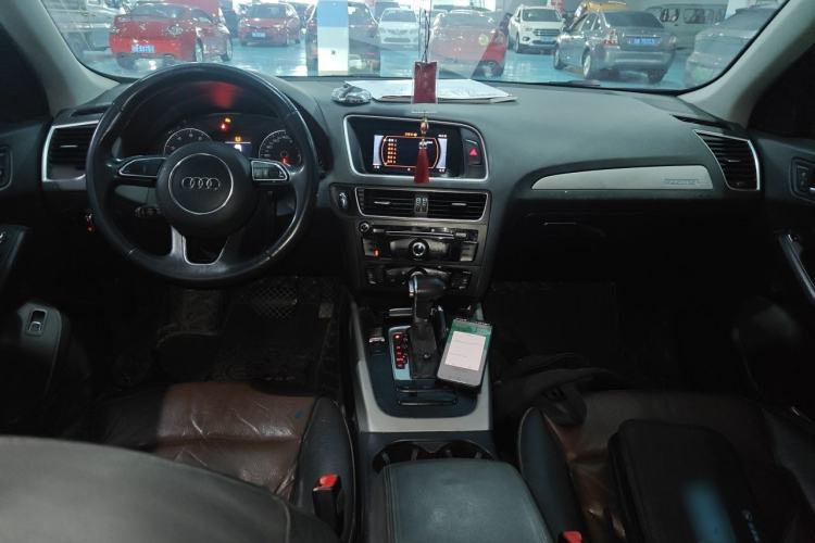 Used Audi Q5 2018 Collector's Edition 40 TFSI Ambition Model Center Console