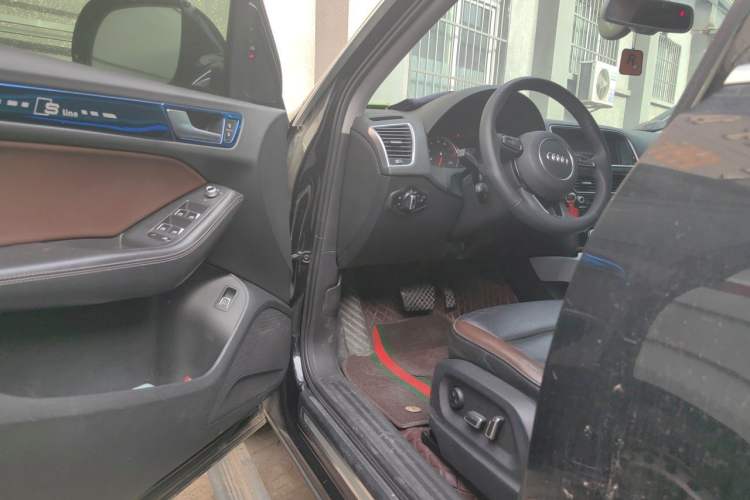 Used Audi Q5 2018 Collector's Edition 40 TFSI Technology Model Driver Seat