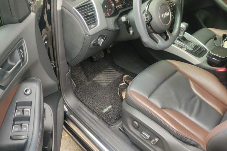 Used Audi Q5 2018 Collector's Edition 40 TFSI Technology Model Driver Seat