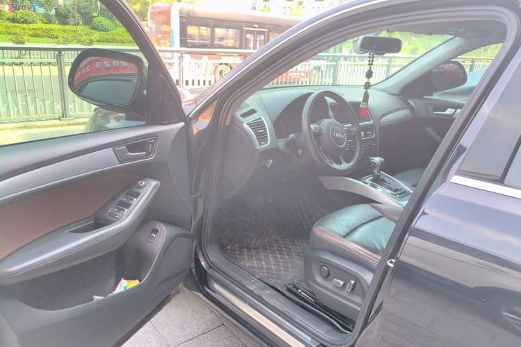 Used Audi Q5 2018 Collector's Edition 40 TFSI Technology Model Driver Seat