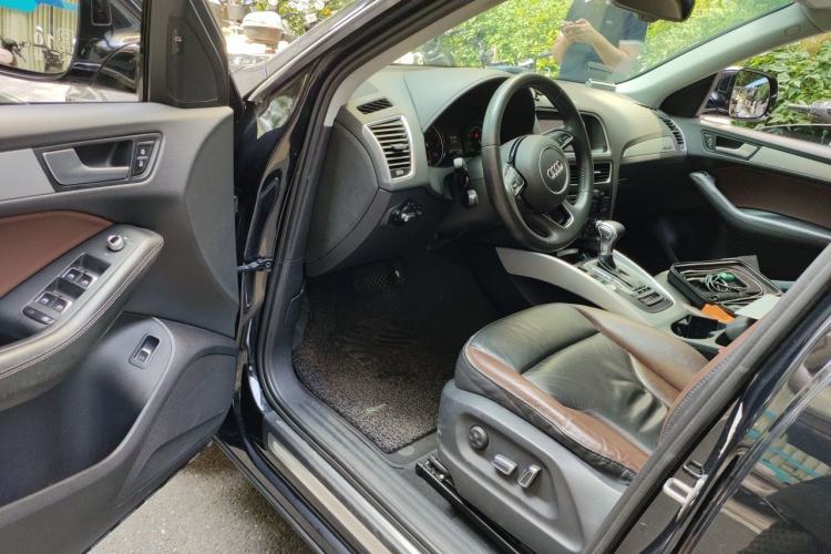 Used Audi Q5 2018 Collector's Edition 40 TFSI Technology Model Driver Seat