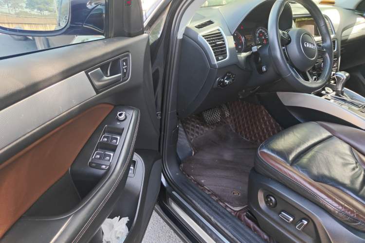 Used Audi Q5 2018 Collector's Edition 40 TFSI Technology Model Driver Seat
