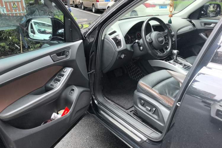 Used Audi Q5 2018 Collector's Edition 40 TFSI Technology Model Driver Seat