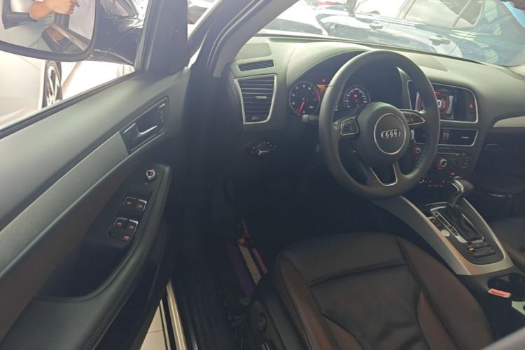 Used Audi Q5 2018 Collector's Edition 40 TFSI Technology Model Driver Seat