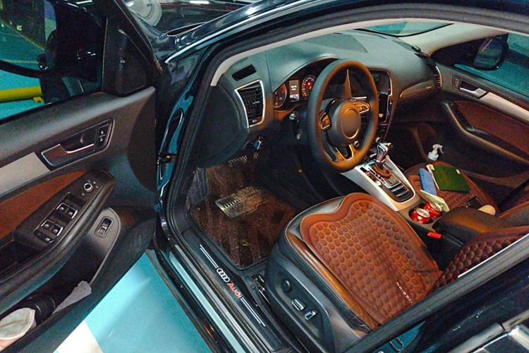 Used Audi Q5 2018 Collector's Edition 40 TFSI Ambition Model Driver Seat