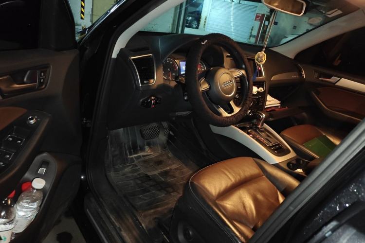 Used Audi Q5 2018 Collector's Edition 40 TFSI Ambition Model Driver Seat
