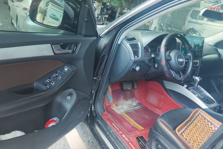 Used Audi Q5 2018 Collector's Edition 40 TFSI Technology Model Driver Seat