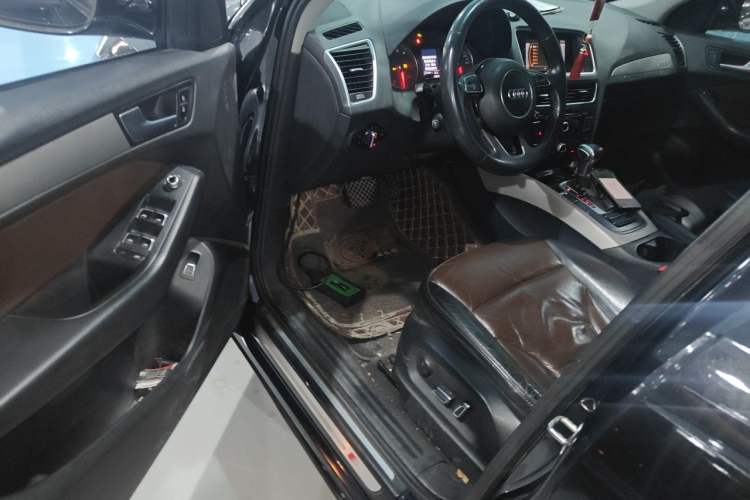 Used Audi Q5 2018 Collector's Edition 40 TFSI Ambition Model Driver Seat