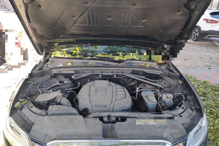 Used Audi Q5 2018 Collector's Edition 40 TFSI Ambition Model Engine Bay
