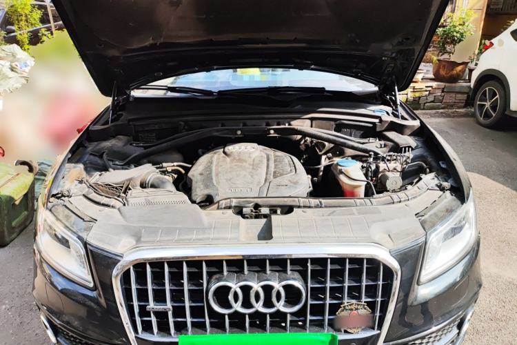 Used Audi Q5 2018 Collector's Edition 40 TFSI Ambition Model Engine Bay