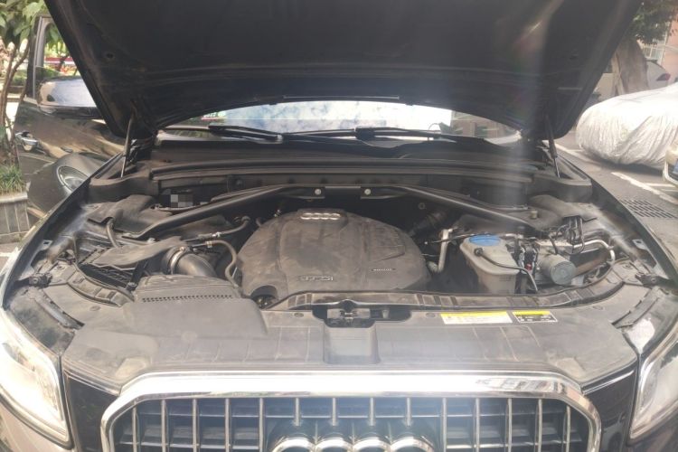 Used Audi Q5 2018 Collector's Edition 40 TFSI Technology Model Engine Bay