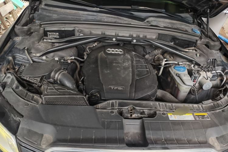 Used Audi Q5 2018 Collector's Edition 40 TFSI Ambition Model Engine Bay
