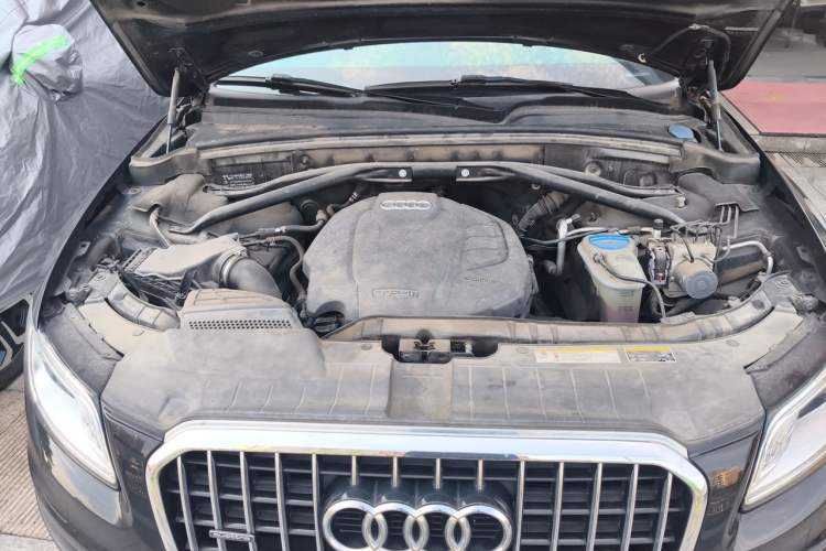 Used Audi Q5 2018 Collector's Edition 40 TFSI Technology Model Engine Bay