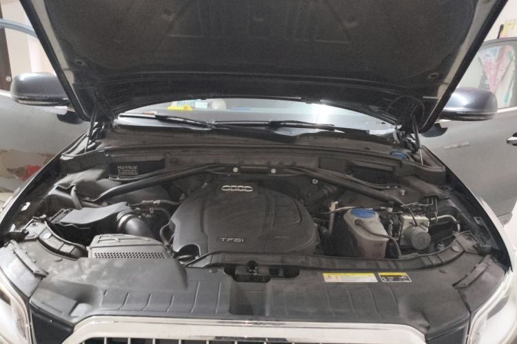 Used Audi Q5 2018 Collector's Edition 40 TFSI Technology Model Engine Bay