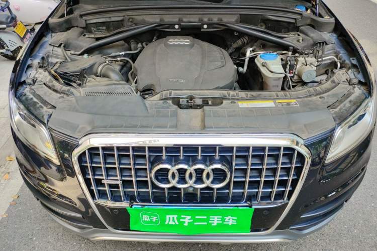 Used Audi Q5 2018 Collector's Edition 40 TFSI Technology Model Engine Bay