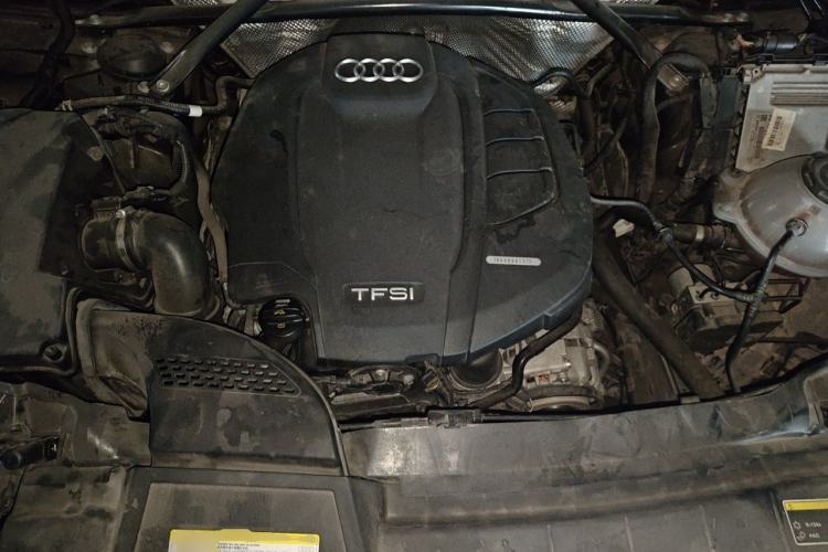 Used Audi Q5 2018 Collector's Edition 40 TFSI Ambition Model Engine Bay