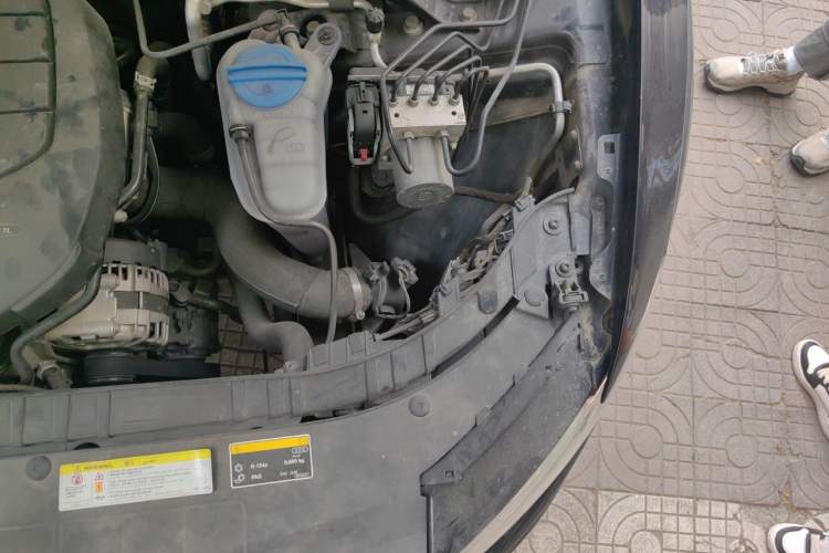 Used Audi Q5 2018 Collector's Edition 40 TFSI Technology Model Engine Bay Left