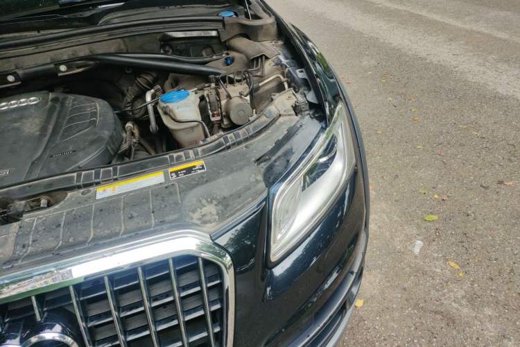 Used Audi Q5 2018 Collector's Edition 40 TFSI Technology Model Engine Bay Left