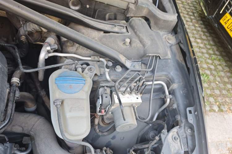 Used Audi Q5 2018 Collector's Edition 40 TFSI Technology Model Engine Bay Left